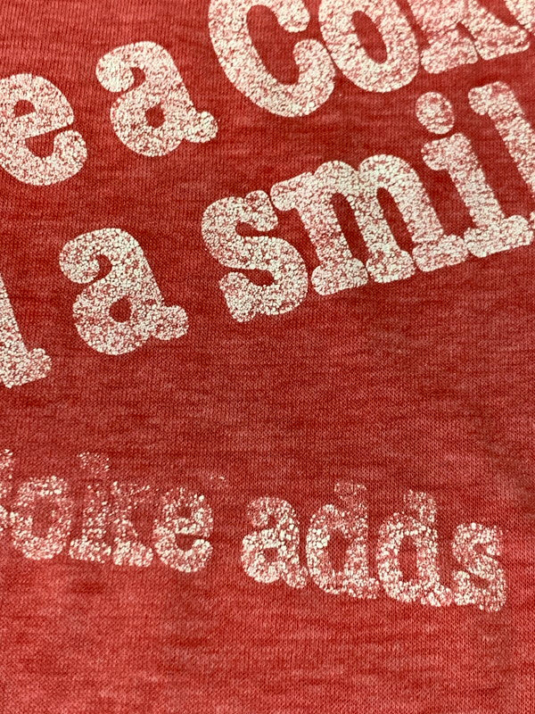 【中古品】【メンズ】 COCA-COLA コカ・コーラ ARABIC ADVERTISING 70S TEE Tシャツ トップス 146-250710-ks-69-min カラー:レッド系 万代Net店