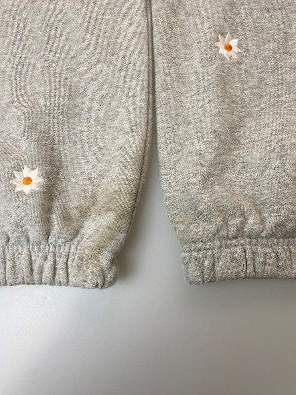 【現状渡し品】【メンズ】 NICK GEAR ニックギア × FIRSTHAND ファーストハンド SWEAT PANT 223-73206 スウェット パンツ 花刺繍 メンズ ボトムス 152-251214-em-08-min サイズ:XL カラー:グレー 万代Net店