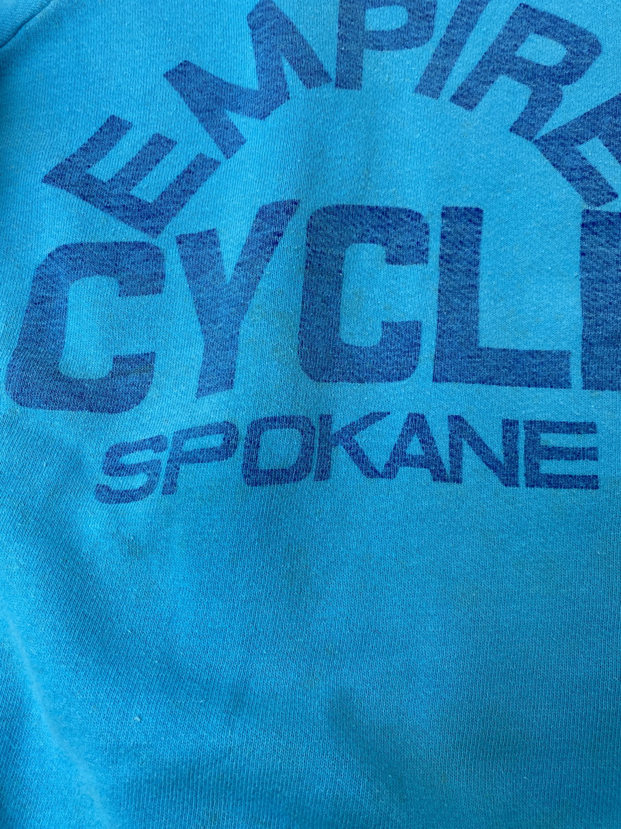 【現状渡し品】【メンズ】 HANES ヘインズ 60's EMPIRE CYCLE SPOKANE PRINT SWEAT VINTAGE エンパイア サイクル スポーカン プリントスウェット トップス トレーナー ヴィンテージ 146-251008-kk-45-min サイズ:L カラー:ターコイズブルー 万代Net店