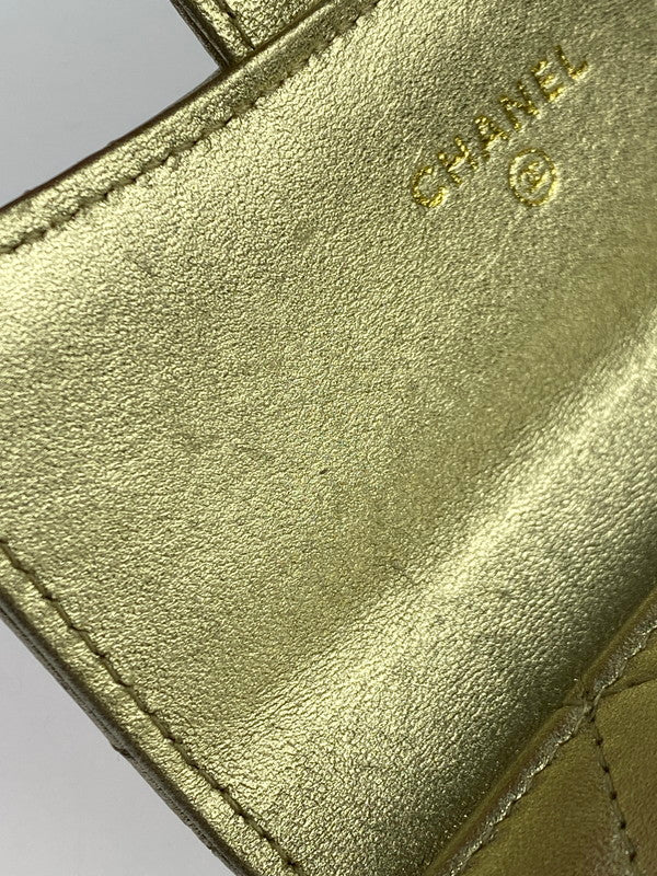 【中古品】【レディース】 CHANEL シャネル クラシックスモール 三つ折り財布 A82288 財布 181-251112-jt-02-min カラー:ゴールド 万代Net店