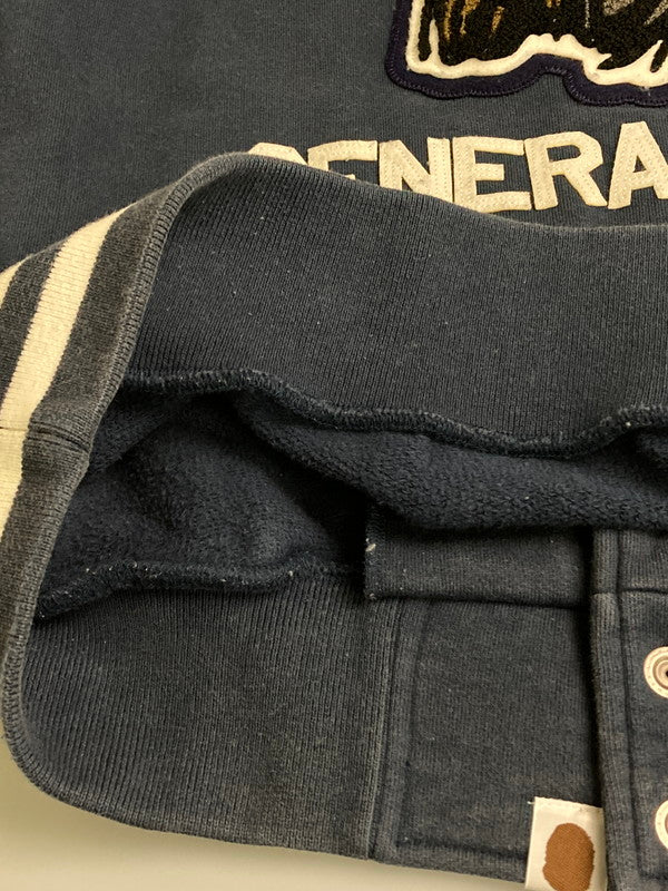 【現状渡し品】【メンズ】 A BATHING APE アベイシングエイプ GENERAL MADE COTTON STADIUM JACKET コットン スタジアム ジャケット スタジャン アウター 142-251219-yn-02-min サイズ:M カラー:ネイビー 万代Net店