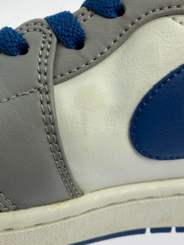 【中古品】【メンズ】 NIKE ナイキ AIR JORDAN 1 MID DQ8426-014 エア ジョーダン 1 ミッド スニーカー 靴 160-260121-kk-04-min カラー:CEMENT GREY/WHITE-TRUE BLUE 万代Net店