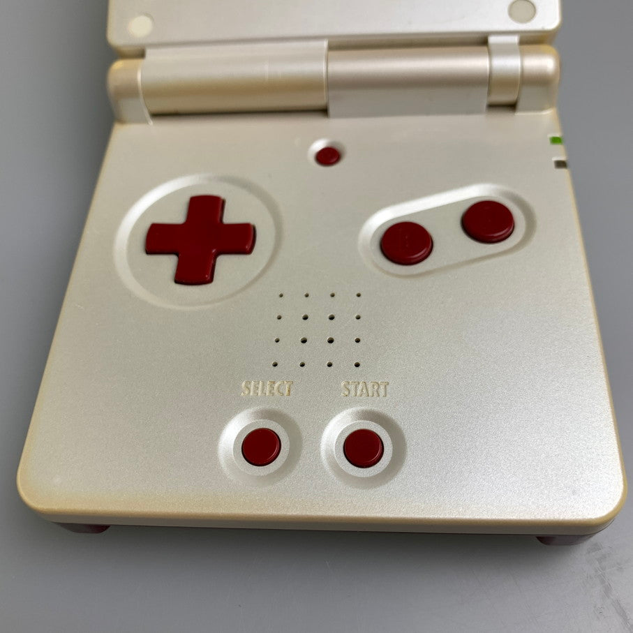 【中古品】 GBASP本体 ゲームボーイアドバンスSP 本体 ファミコンカラー 任天堂 レトロゲームハード 023-260308-SH-01-min 万代Net店