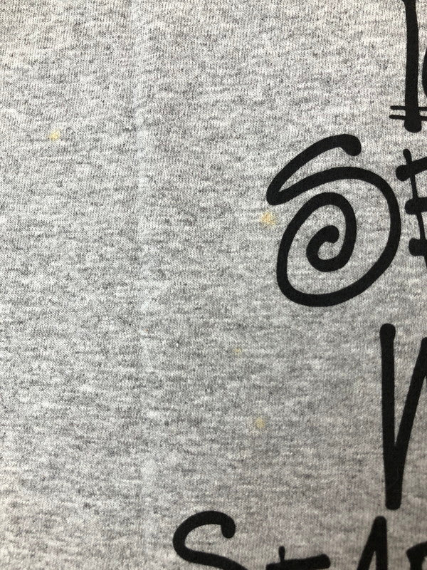 【中古品】【メンズ】 STUSSY ステューシー ×GALLERY ギャラリー 1950 PRINT TEE Tシャツ トップス 142-260426-zi-11-min サイズ:S カラー:グレー 万代Net店