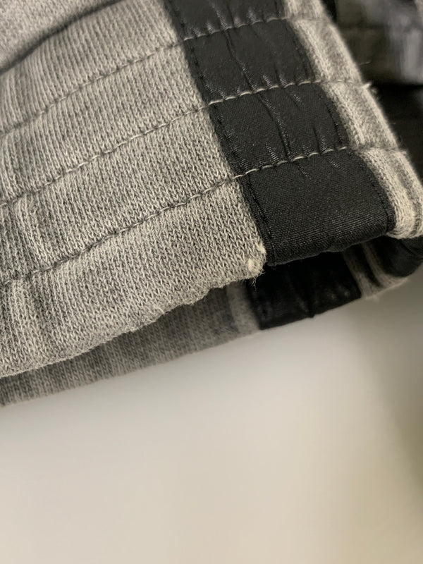 【中古品】【メンズ】 ADIDAS アディダス ×DANIEL PATRICK ダニエルパトリック 別注 コラボ LOGO HOODIE FR5635 ロゴフーディー パーカー トップス 148-260522-SH-23-min サイズ:XO カラー:グレー 万代Net店