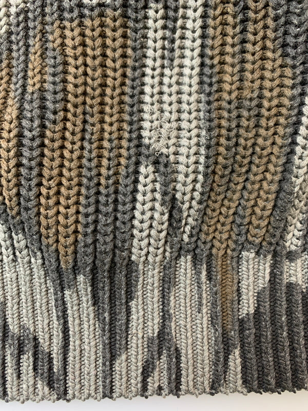 【中古品】【メンズ】 SUPREME シュプリーム OLD ENGLISH PRINTED SWEATER CAMO セーター 149-260630-zi-10-min サイズ:M カラー:カーキ系 万代Net店
