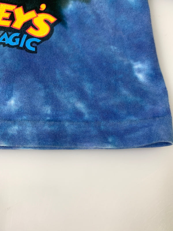 【現状渡し品】【メンズ】 DISNEY ディズニー DONALD PHILHARMAGIC SS TEE ドナルド フィルハーマジック ショートスリーブ Tシャツ トップス 146-260813-zi-17-min サイズ:M カラー:マルチカラー 万代Net店