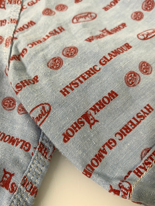 【現状渡し品】【メンズ】 HYSTERIC GLAMOUR ヒステリックグラマー 0222AH06 ロゴ総柄 SS SHIRT 半袖シャツ ショートスリーブ ワークシャツ 140-261010-ta-05-min サイズ:M カラー:ブルー系 万代Net店