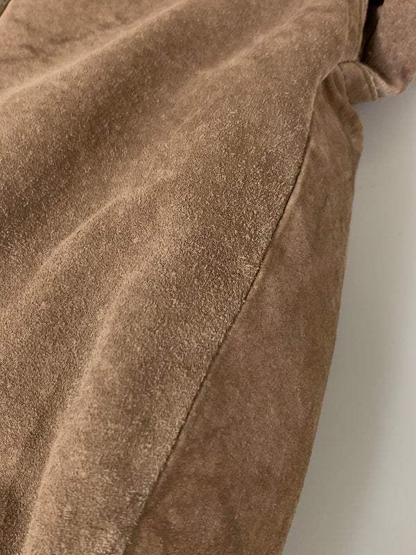 【現状渡し品】【メンズ】 JOHN ASHFORD ジョン・アシュフォード SUEDE LEATHER JACKET スエード レザー ジャケット メンズ アウター 革 ブルゾン フルジップ 146-261008-em-23-min サイズ:S カラー:ライトブラウン 万代Net店