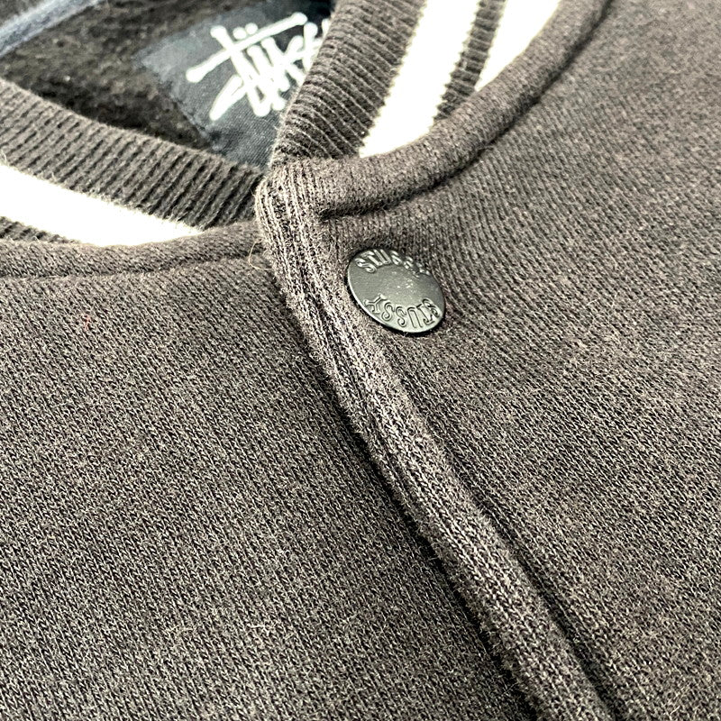 【現状渡し品】【メンズ】 STUSSY ステューシー ARCH LOGO SWEAT STADIUM JACKET アーチロゴ スウェット スタジアムジャケット スタジャン アウター 142-250207-as-18-izu サイズ:S カラー:ブラック 万代Net店