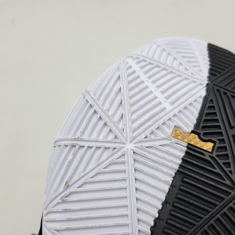 【中古品】【メンズ】 NIKE ナイキ LEBRON 22 HV8453-100 レブロン 22 スニーカー シューズ 靴 160-260427-ay-08-izu サイズ:28.5cm カラー:WHITE/BLACK/METALLIC GOLD 万代Net店