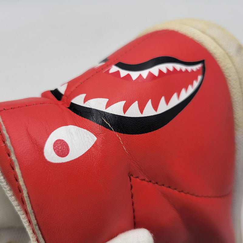 【現状渡し品】【メンズ】 A BATHING APE アベイシングエイプ SHARK LEATHER BIG TONGUE ULTRA SKULL STA HI シャーク レザー ビッグ タング ウルトラ スカル エスティーエー ハイ スニーカー 靴 162-260727-ya-15-izu サイズ:27.5cm カラー:レッド×ホワイト 万代Net店