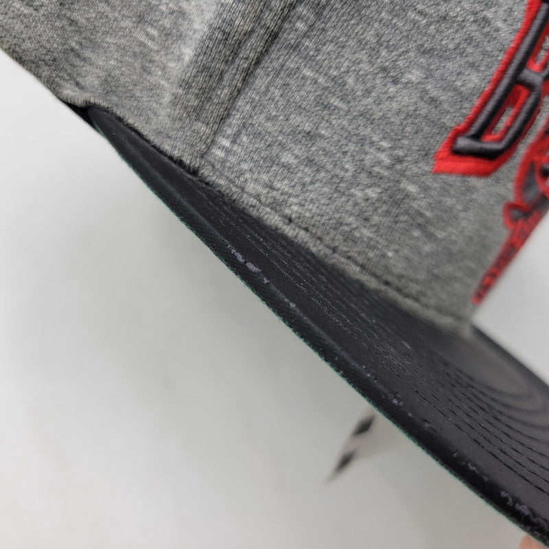 【中古品】【メンズ/レディース】 MITCHELL&NESS ミッチェル&ネス CHICAGO BULLS SNAPBACK CAP シカゴ ブルズ スナップバック キャップ 帽子 185-260920-as-16-izu サイズ:F カラー:グレー×ブラック 万代Net店