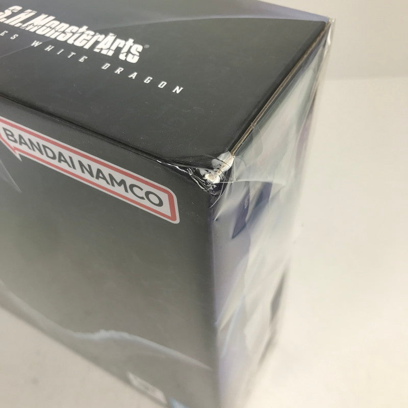 【中古品】 完備品 S.H.モンスターアーツ 遊☆戯☆王デュエルモンスターズ 青眼の白龍 ブルーアイズ・ホワイト・ドラゴン フィギュア ※外箱傷みあり 051-261006-io-24-fuzh 万代Net店