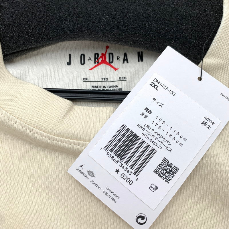 【中古品】【メンズ】 NIKE ナイキ DM1437-133 AIR JORDAN CASUAL PRINTING ROUND NECK PULLOVER SS エアジョーダン プリント 半袖 トップス Tシャツ 古着 148-260724-mh-11-fuzh サイズ:2Xl カラー:ホワイト ベージュ 万代Net店