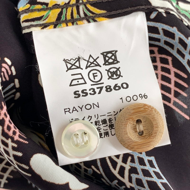 【中古美品】【メンズ】 SUN SURF サンサーフ SS37860 "LAND OF ALOHA DISCOVERED" ハワイアンシャツ アロハシャツ 半袖シャツ 145-261017-gm-28-fuzh サイズ:M カラー:ブラック 総柄 万代Net店