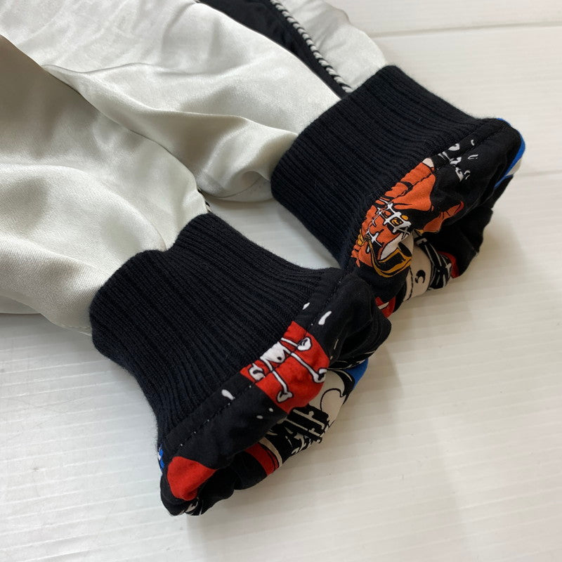 【中古品】【メンズ】 HYSTERIC GLAMOUR ヒステリックグラマー × ONEPIECE ワンピース 別注 コラボ NAMI FLYING V SOUVENIR JACKET 02253AB17296 ナミ フライング ブイ スーベニア ジャケット アウター スカジャン 140-260201-ko-10-tei サイズ:S カラー:ブラック 万代Net店