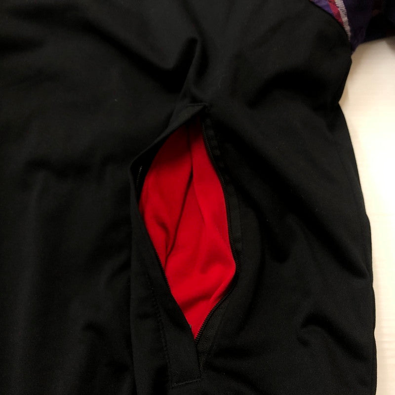 【中古品】【メンズ】 ADIDAS アディダス × KORN コーン 別注 コラボ TRACK TOP JG1341 トラック トップ 長袖 トップス 148-260609-sa-08-tei サイズ:2XL カラー:ブラックレッド 万代Net店