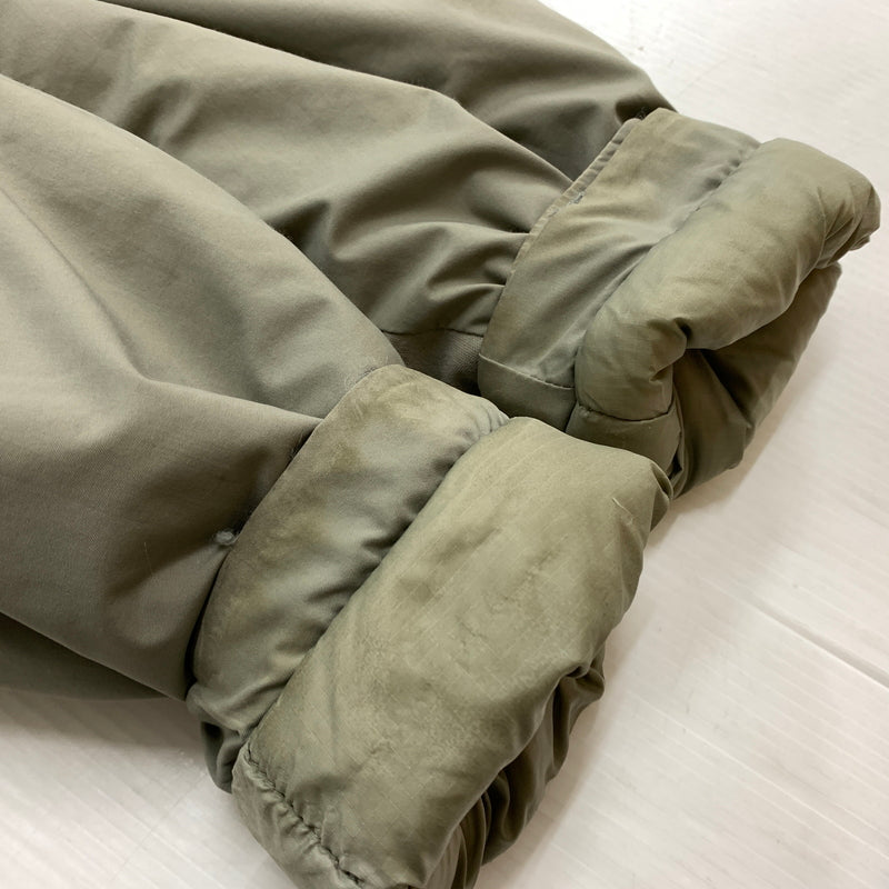 【現状渡し品】【メンズ】 ECWCS エクワックス GEN3 LEVEL7 JACKET 8415-01-538-6289 ジェン3 レベル7 ジャケット アウター ミリタリー 145-260808-ko-05-tei サイズ:MR カラー:グレージュ系 万代Net店