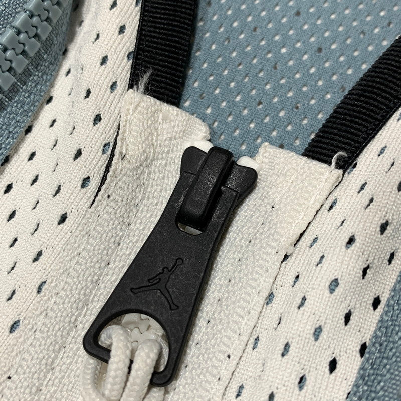 【中古品】【メンズ】 NIKE ナイキ DM1387-030 JORDAN 23 ENGINEERED VEST ジョーダン エンジニア ベスト 148-260627-cs-04-izu サイズ:M カラー:ホワイト×ライトブルー系 万代Net店
