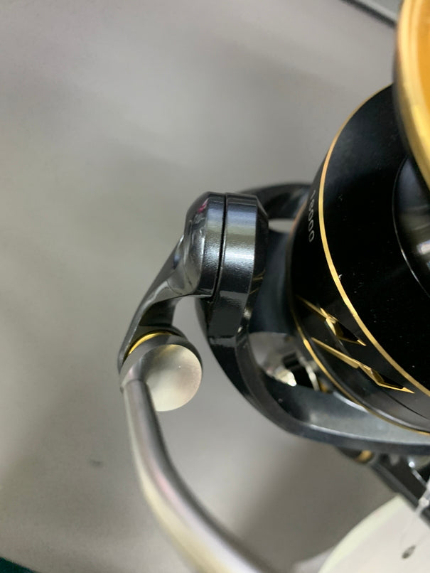 【ジャンク品】 ダイワ 22カルディアSW 18000 スピニングリール 釣り 釣り具等 本体のみ 134-260204-em-04-min 万代Net店