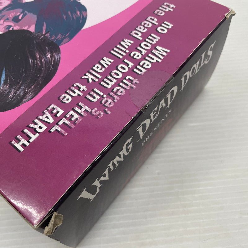 【中古品】 Living Dead Dolls Dawn of the Dead Doll - Plaid Shirt Zombie メズコ リビングデッドドールズプレゼンツ ドーンオブザデッド チェックシャツゾンビ おもちゃ 055-250906-ns-3-tei 万代Net店