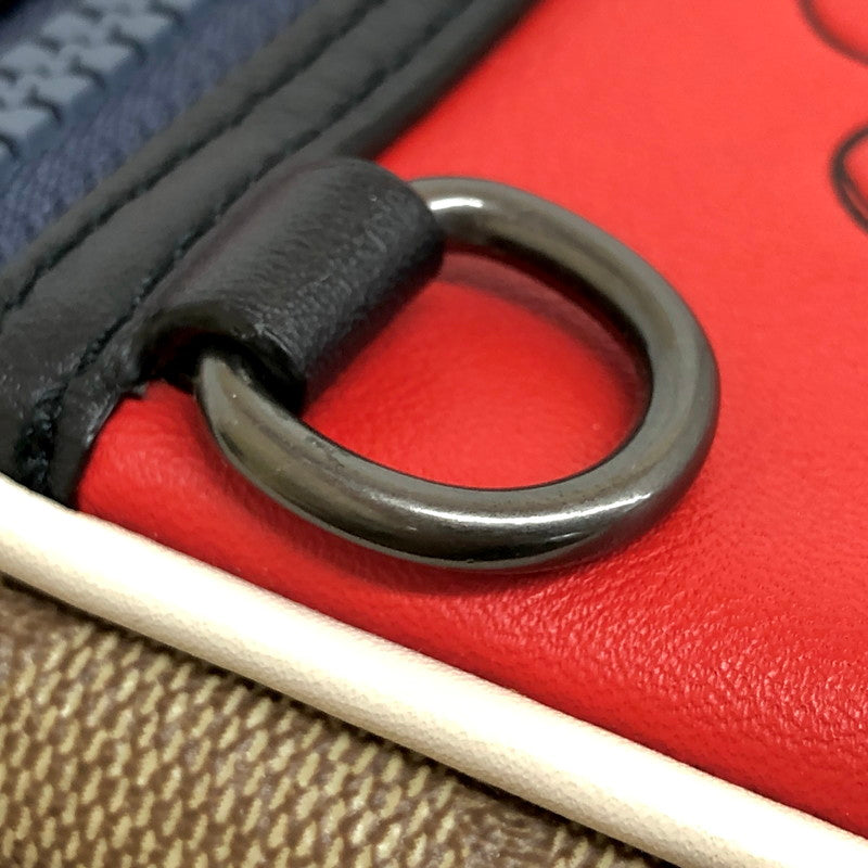 【中古品】【メンズ/レディース】 COACH コーチ × Disney クロスボディ C2021-3331 ショルダーバッグ ミニバッグ シグネチャー レザー カラテ 鞄 180-250703-rs-01-fur カラー:レッド/ブラック/ベージュ系 万代Net店