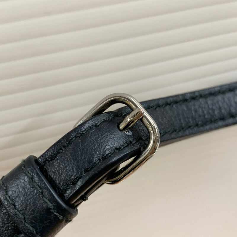 【中古品】【メンズ/レディース】 BALENCIAGA バレンシアガ 552372 EVERYDAY CAMERA BAG XS エヴリデイ カメラバッグ ショルダーバッグ 鞄 180-260503-kh-14-izu カラー:ブラック 万代Net店