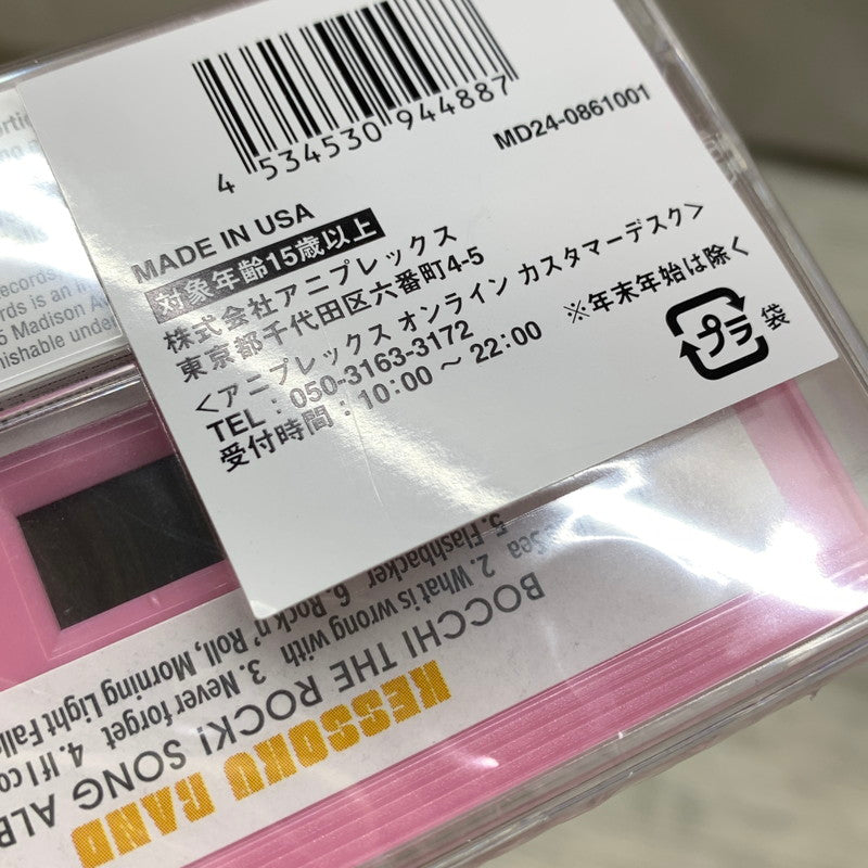 【中古品】 アニメ ぼっちざろっく! 結束バンド カセットテープ ソングアルバム US輸入盤 グッズ 053-260722-hu-03-min 万代Net店