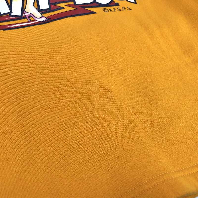 【現状渡し品】【メンズ】 BACK PRINT SWEATSHIRT スウェット トレーナー 長袖 トップス 古着 ヴィンテージ系 146-260421-rs-06-fur サイズ:M カラー:イエロー系 万代Net店