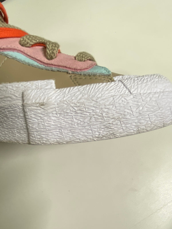 【中古品】【メンズ】 NIKE ナイキ BLAZER LOW / SAKAI /KAWS DM7901-200 ブレーザー ロー サカイ カウズ スニーカー 靴 160-260709-yn-29-min サイズ：27.0cm US9 カラー：REED/BRIGHT SPRUCE-WHITE 万代Net店