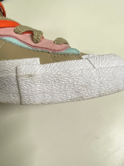 【中古品】【メンズ】 NIKE ナイキ BLAZER LOW / SAKAI /KAWS DM7901-200 ブレーザー ロー サカイ カウズ スニーカー 靴 160-260709-yn-29-min サイズ：27.0cm US9 カラー：REED/BRIGHT SPRUCE-WHITE 万代Net店