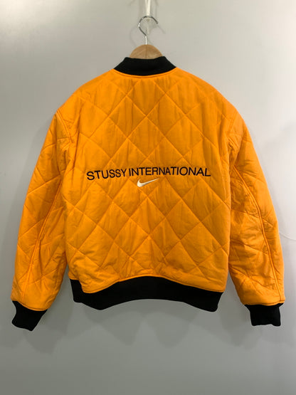 【中古品】【メンズ】 NIKE ナイキ × STUSSY REVERSIBLE VARSITY JACKET FJ9153-222 ステューシー リバーシブル バーシティ ジャケット アウター 142-260831-yn-11-min サイズ：L カラー：オリーブグリーン/オレンジ 万代Net店