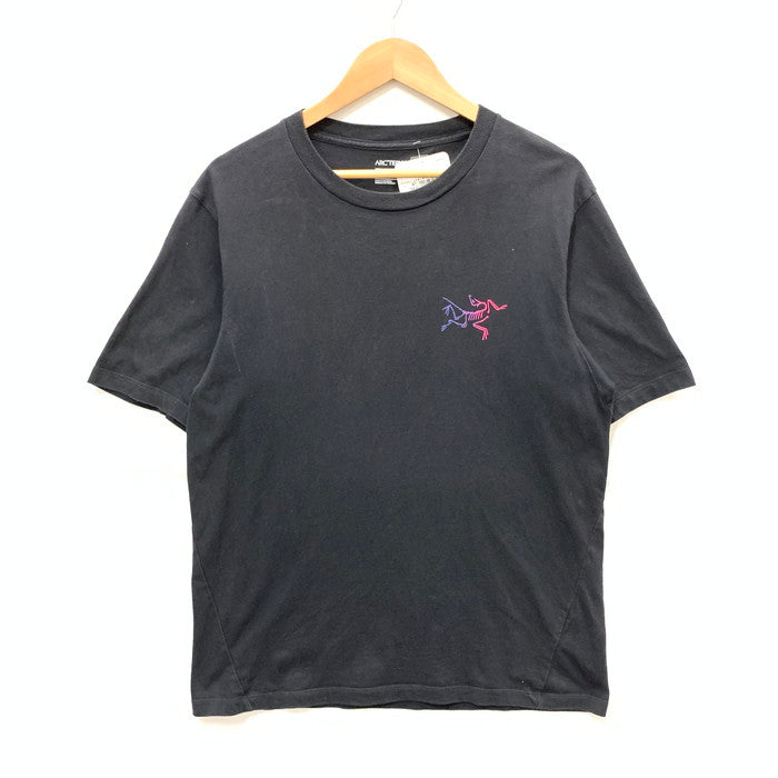 【中古品】【メンズ】 ARC'TERYX アークテリクス KRAGG COTTON LOGO SS TEE 半袖Tシャツ カットソー ブランド 古着 144-251101-gm-15-fuz サイズ：S カラー：ブラック 万代Net店