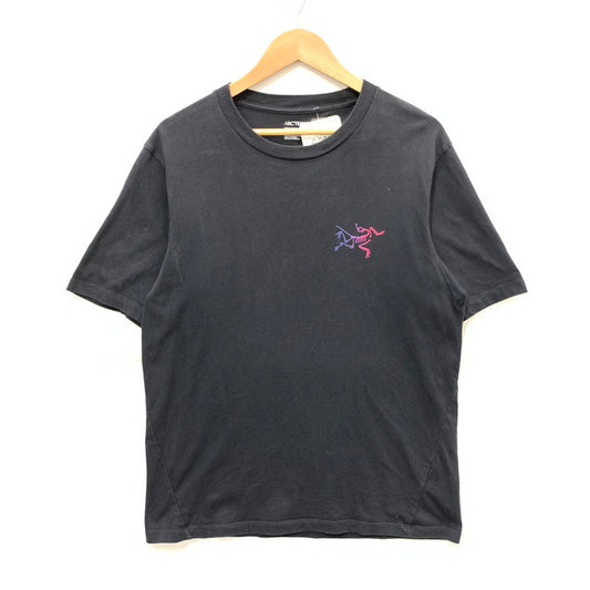 【中古品】【メンズ】 ARC'TERYX アークテリクス KRAGG COTTON LOGO SS TEE 半袖Tシャツ カットソー ブランド 古着 144-251101-gm-15-fuz サイズ：S カラー：ブラック 万代Net店