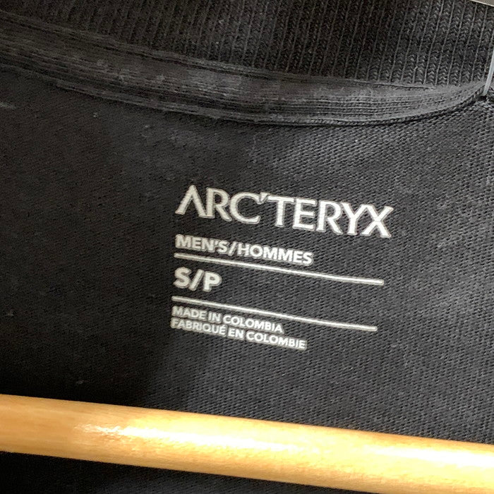 【中古品】【メンズ】 ARC'TERYX アークテリクス KRAGG COTTON LOGO SS TEE 半袖Tシャツ カットソー ブランド 古着 144-251101-gm-15-fuz サイズ：S カラー：ブラック 万代Net店