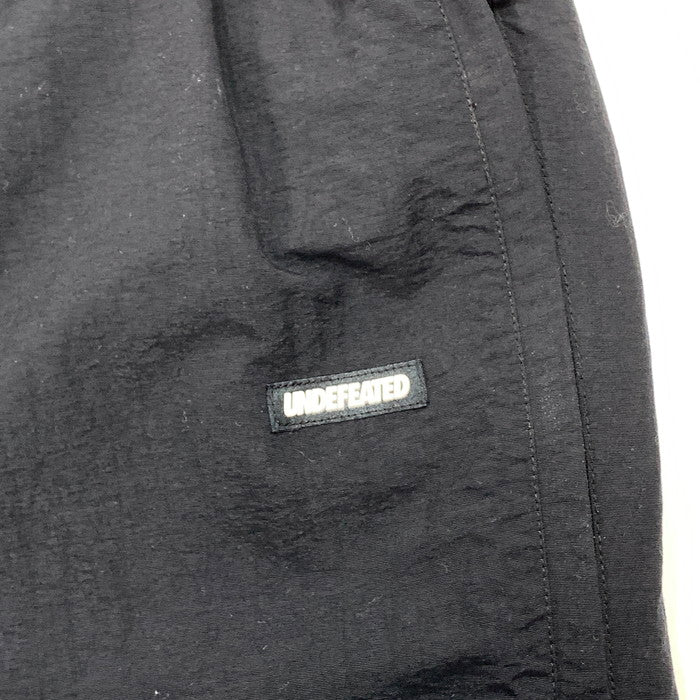 【中古品】【メンズ】 UNDEFEATED アンディフィーテッド NYLON PANT ナイロンパンツ ブランド 古着 153-260118-gm-04-fuz サイズ：S カラー：ブラック 万代Net店