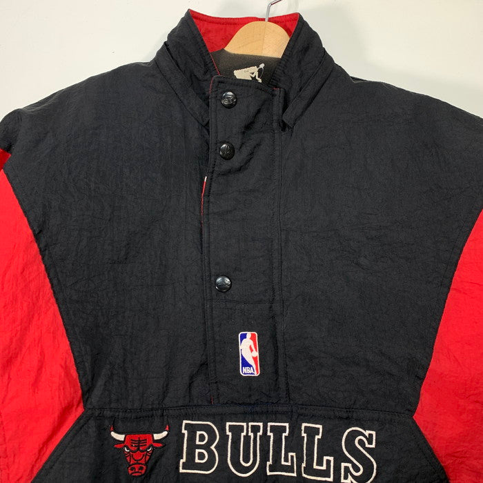 【中古品】【メンズ】 STARTER NBA CHICAGO BULLS アノラックプルオーバージャケット 90s シカゴ・ブルズ ブランド 古着 142-260404-gm-20-fuz サイズ：XL カラー：ブラック レッド 万代Net店