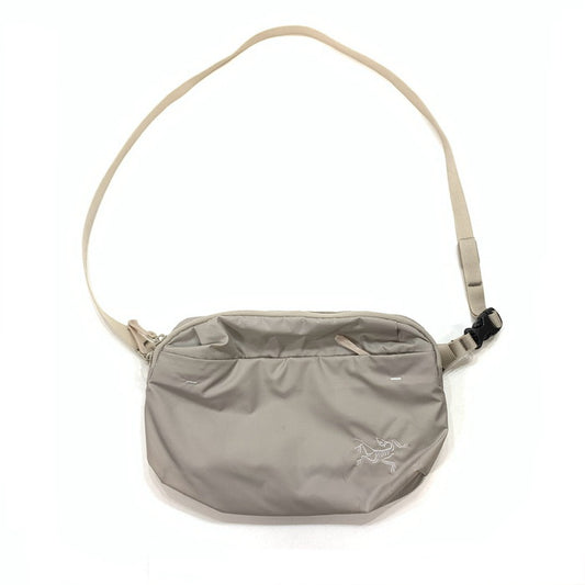 【中古品】【メンズ/レディース】 X000007973 HELIAD 6L CROSSBODY BAG ショルダーバッグ ボディバッグ ブランド 188-260118-gm-38-fuz カラー：ベージュ 万代Net店