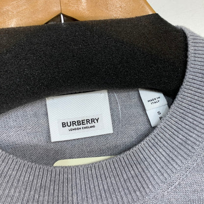 【中古品】【メンズ】 BURBERRY バーバリー LOGO INTARSIA WOOL BLEND SWEATER ロゴ セーター ニット ブランド 古着 141-260117-gm-22-fuz サイズ：S カラー：グレー 万代Net店