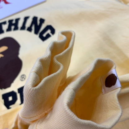 【中古品】【メンズ】 A BATHING APE アベイシングエイプ カレッジロゴ 長袖Tシャツ ブランド 古着 142-251115-gm-09-fuz サイズ：2XL カラー：イエロー 万代Net店