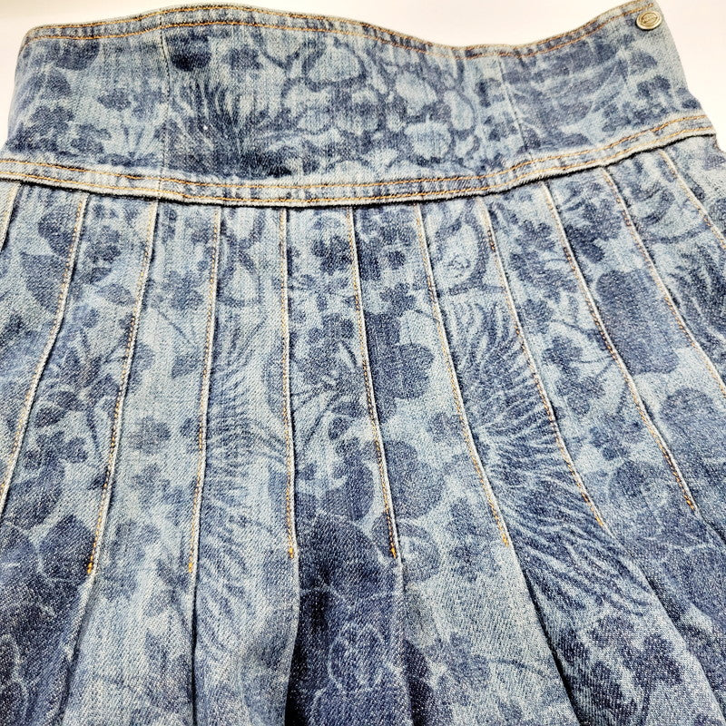 【中古品】【レディース】 CHANEL シャネル CAMELLIA DENIM FLARE SKIRT P53816V40517 イタリア製 国内正規 カメリア デニムスカート プリーツ フレア 168-240803-mk-04-izu サイズ：38 カラー：インディゴ 万代Net店