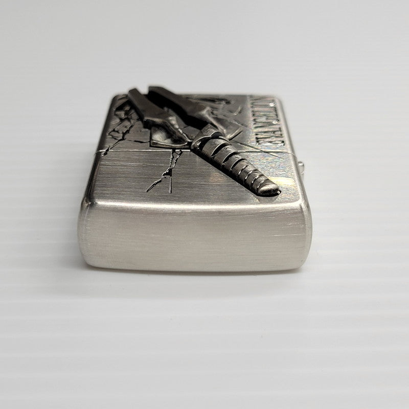 【中古品】【メンズ/レディース】 ZIPPO ジッポ EVANGELION OIL LIGHTER エヴァンゲリオン オイルライター ロンギヌスの槍 喫煙具 206-250921-as-01-izu カラー：シルバー 万代Net店