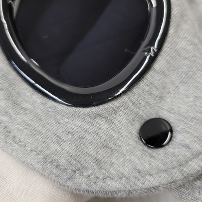 【中古品】【メンズ】 C.P. COMPANY シーピーカンパニー 16CMSS080A-005086W 24SS DIAGONAL RAISED FLEECE GOGGLE HOODIE ダイアゴナル レイズド フリース ゴーグル フーディー トップス 長袖 141-260402-cs-16-izu サイズ：XXL カラー：グレー 万代Net店