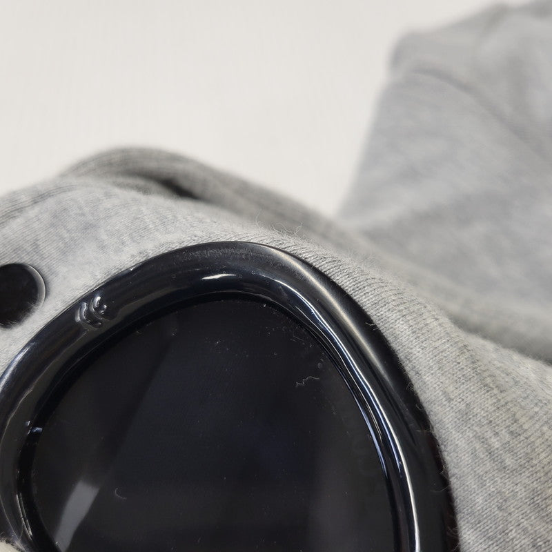 【中古品】【メンズ】 C.P. COMPANY シーピーカンパニー 16CMSS080A-005086W 24SS DIAGONAL RAISED FLEECE GOGGLE HOODIE ダイアゴナル レイズド フリース ゴーグル フーディー トップス 長袖 141-260402-cs-16-izu サイズ：XXL カラー：グレー 万代Net店