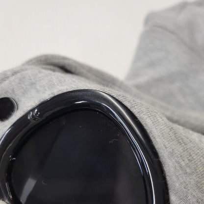 【中古品】【メンズ】 C.P. COMPANY シーピーカンパニー 16CMSS080A-005086W 24SS DIAGONAL RAISED FLEECE GOGGLE HOODIE ダイアゴナル レイズド フリース ゴーグル フーディー トップス 長袖 141-260402-cs-16-izu サイズ：XXL カラー：グレー 万代Net店