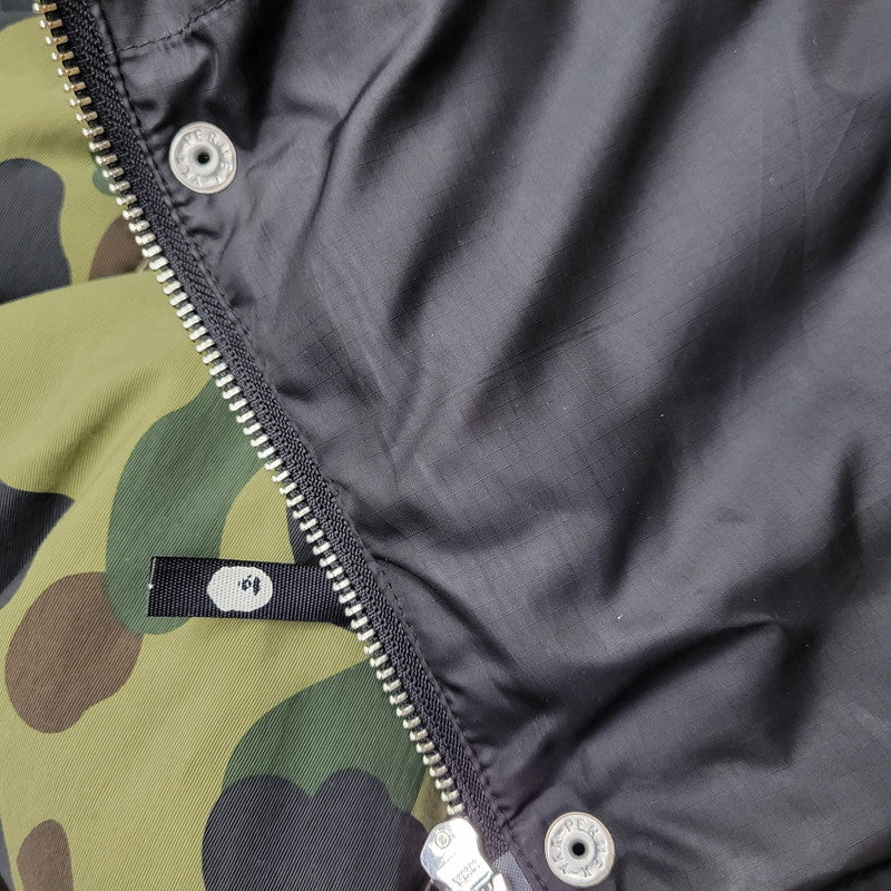 【中古品】【メンズ】 A BATHING APE アベイシングエイプ 001HJA801008X 1ST CAMO DOWN JACKET カモ ダウン ジャケット アウター 142-261028-kh-10-izu サイズ：M カラー：マルチ 万代Net店