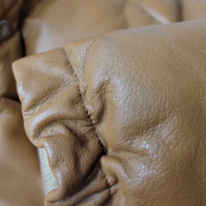 【中古品】【メンズ】 A BATHING APE アベイシングエイプ LEATHER CLASSIC DOWN JACKET レザー ダウン ジャケット アウター 142-261028-kh-11-izu サイズ：M カラー：ブラウン 万代Net店