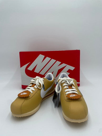 【中古美品】【メンズ】 NIKE ナイキ CORTEZ 23 SE FD0400-725 スニーカー 160-240817-NK-2-yok カラー：WHEAT GOLD/WHITE-COCONUT MILK 万代Net店