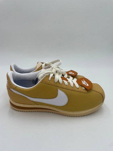 【中古美品】【メンズ】 NIKE ナイキ CORTEZ 23 SE FD0400-725 スニーカー 160-240817-NK-2-yok カラー：WHEAT GOLD/WHITE-COCONUT MILK 万代Net店